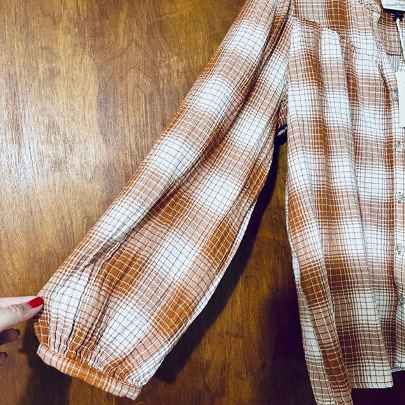 Universal Thread | Women’s Button down Blouse - Picture 4 of 5